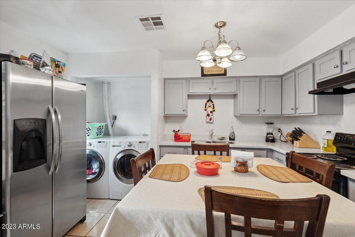 2571 E MOBILE Lane
