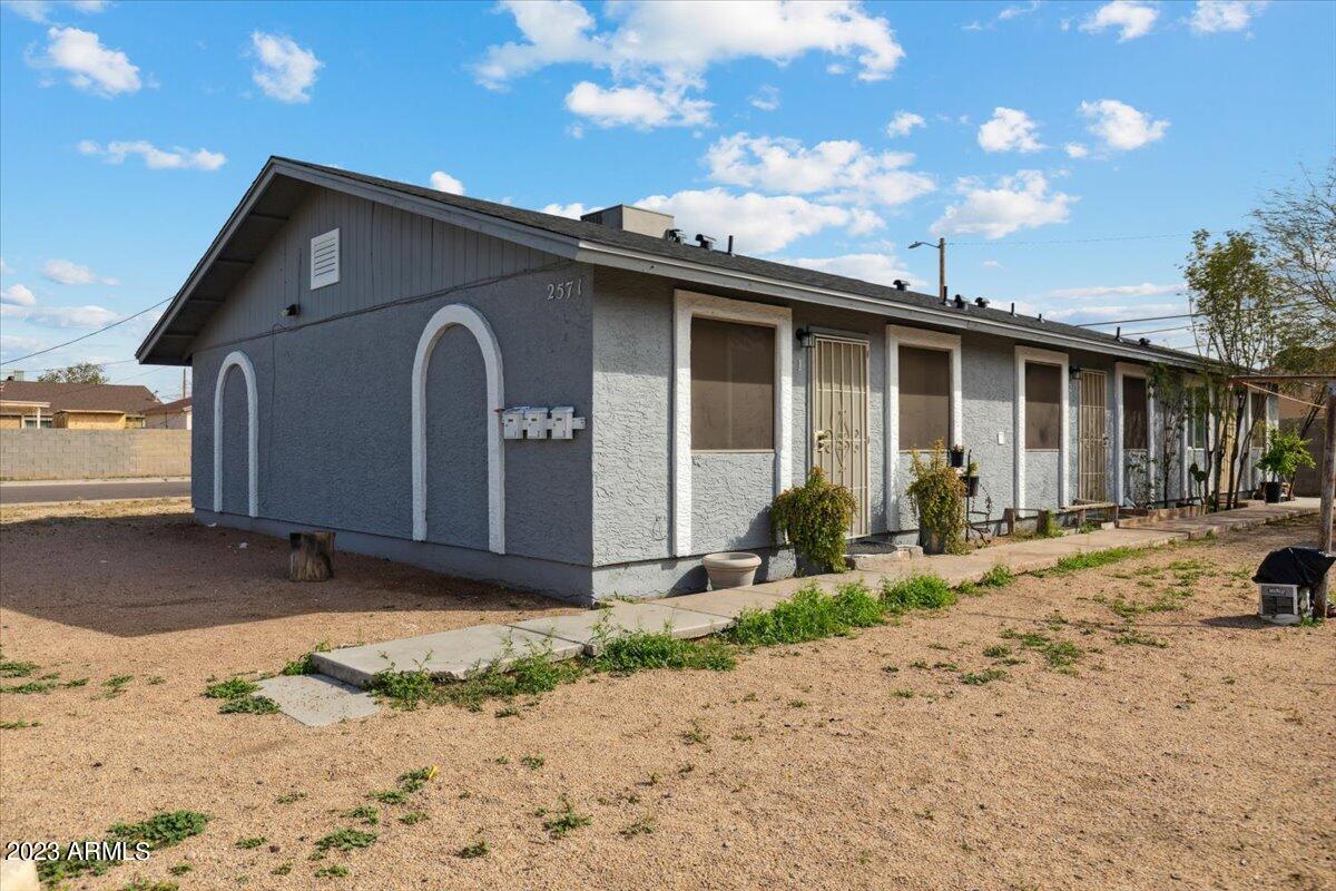 2571 E MOBILE Lane