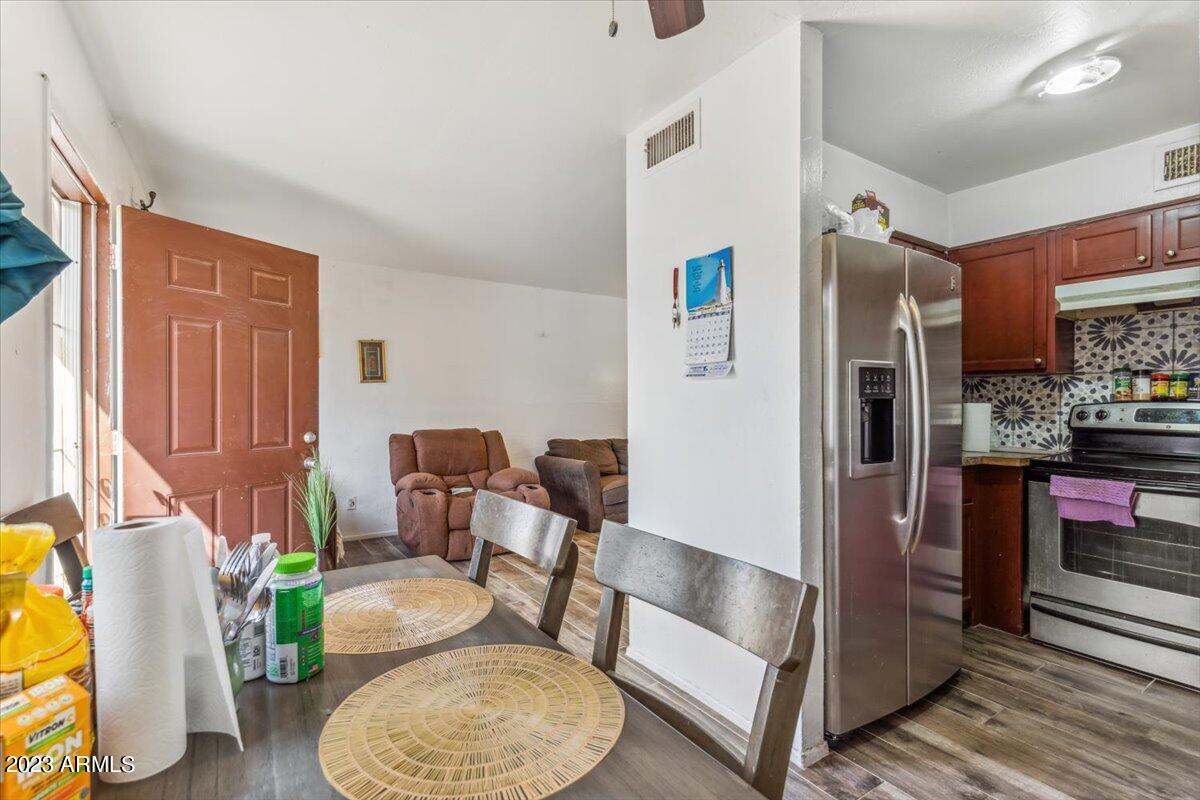2571 E MOBILE Lane
