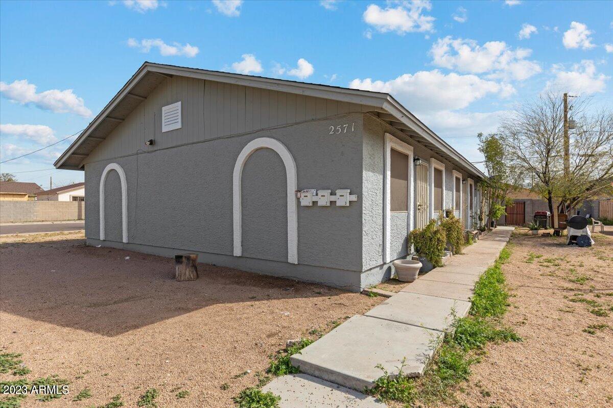 2571 E MOBILE Lane