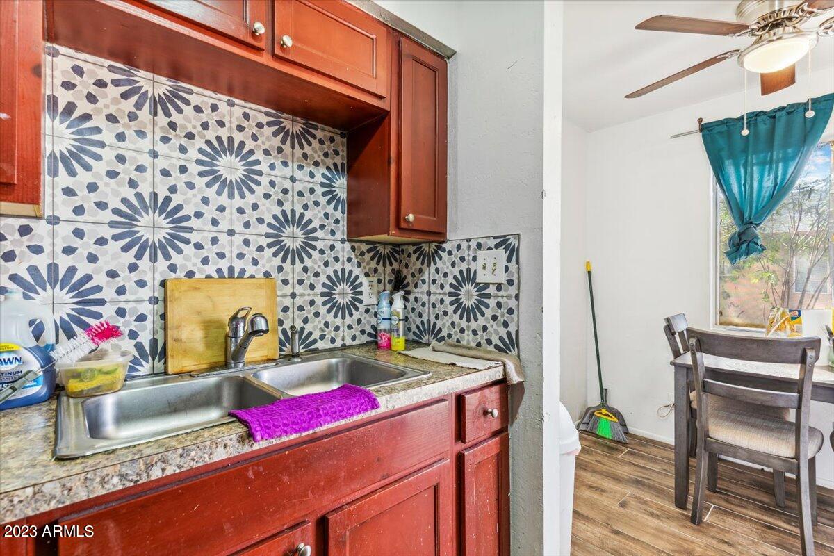 2571 E MOBILE Lane