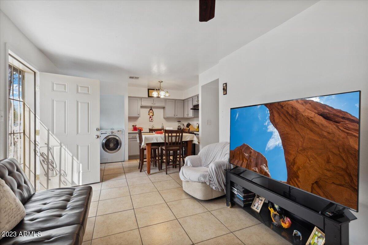 2571 E MOBILE Lane