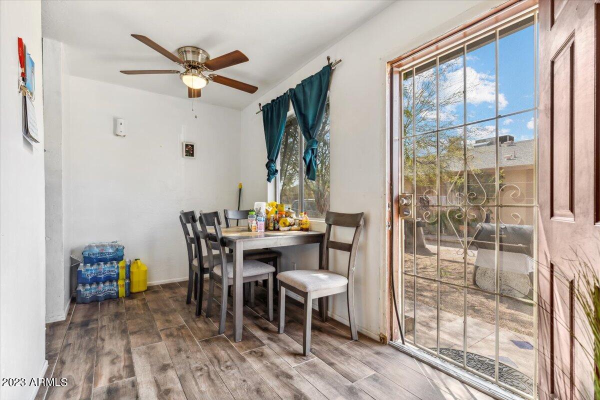 2571 E MOBILE Lane