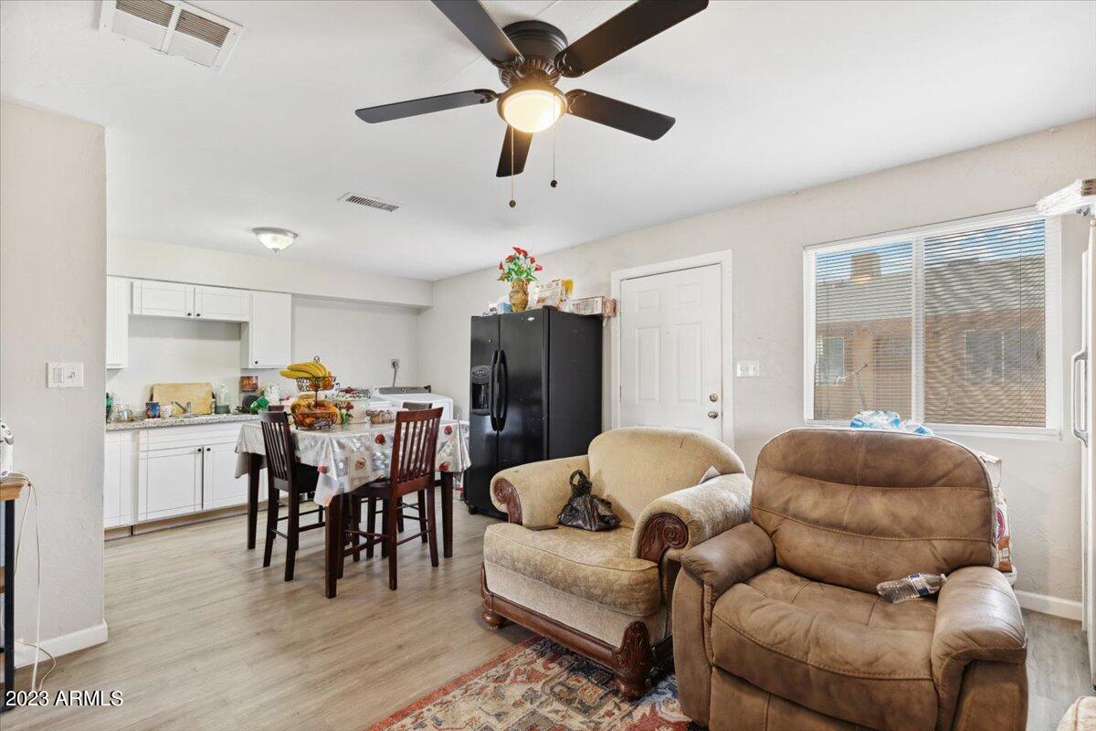 2571 E MOBILE Lane