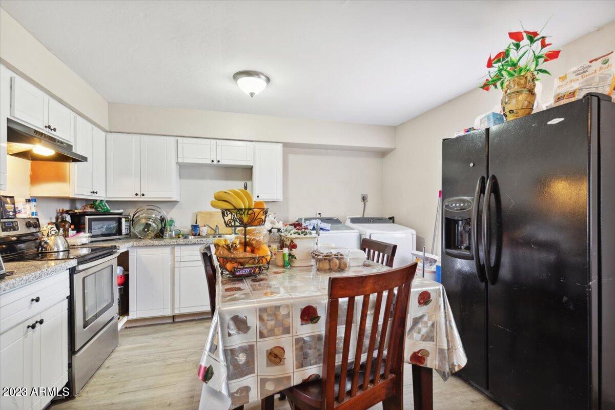 2571 E MOBILE Lane