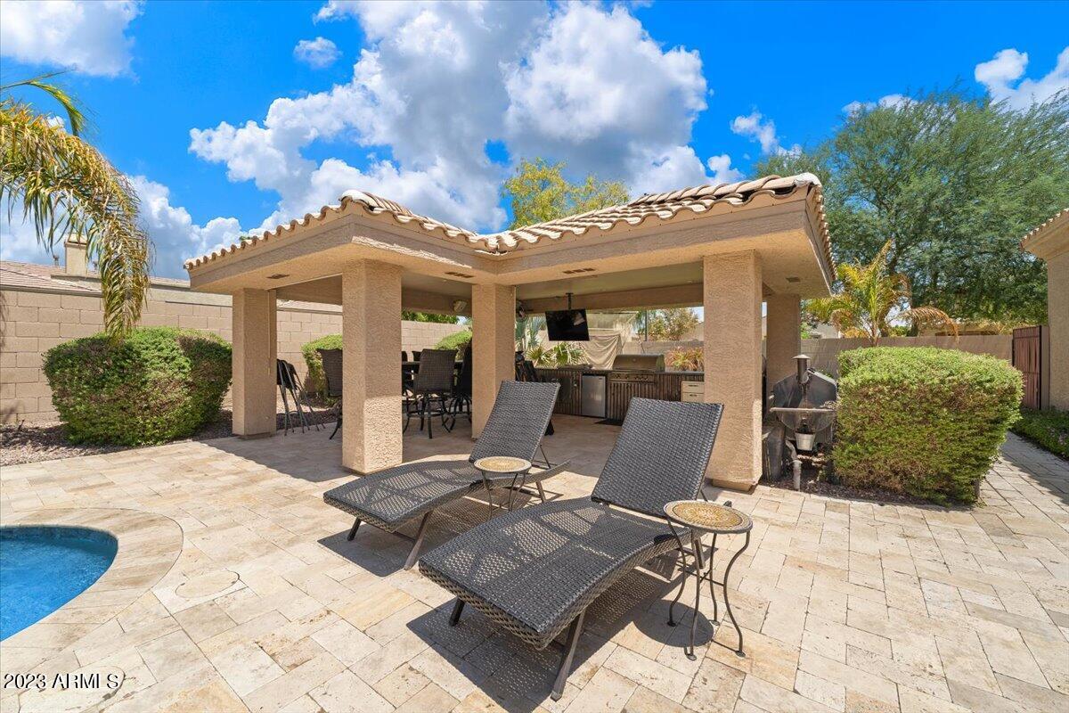 1342 E CANARY Drive