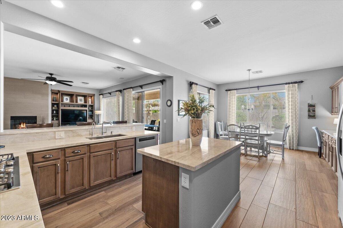 1342 E CANARY Drive