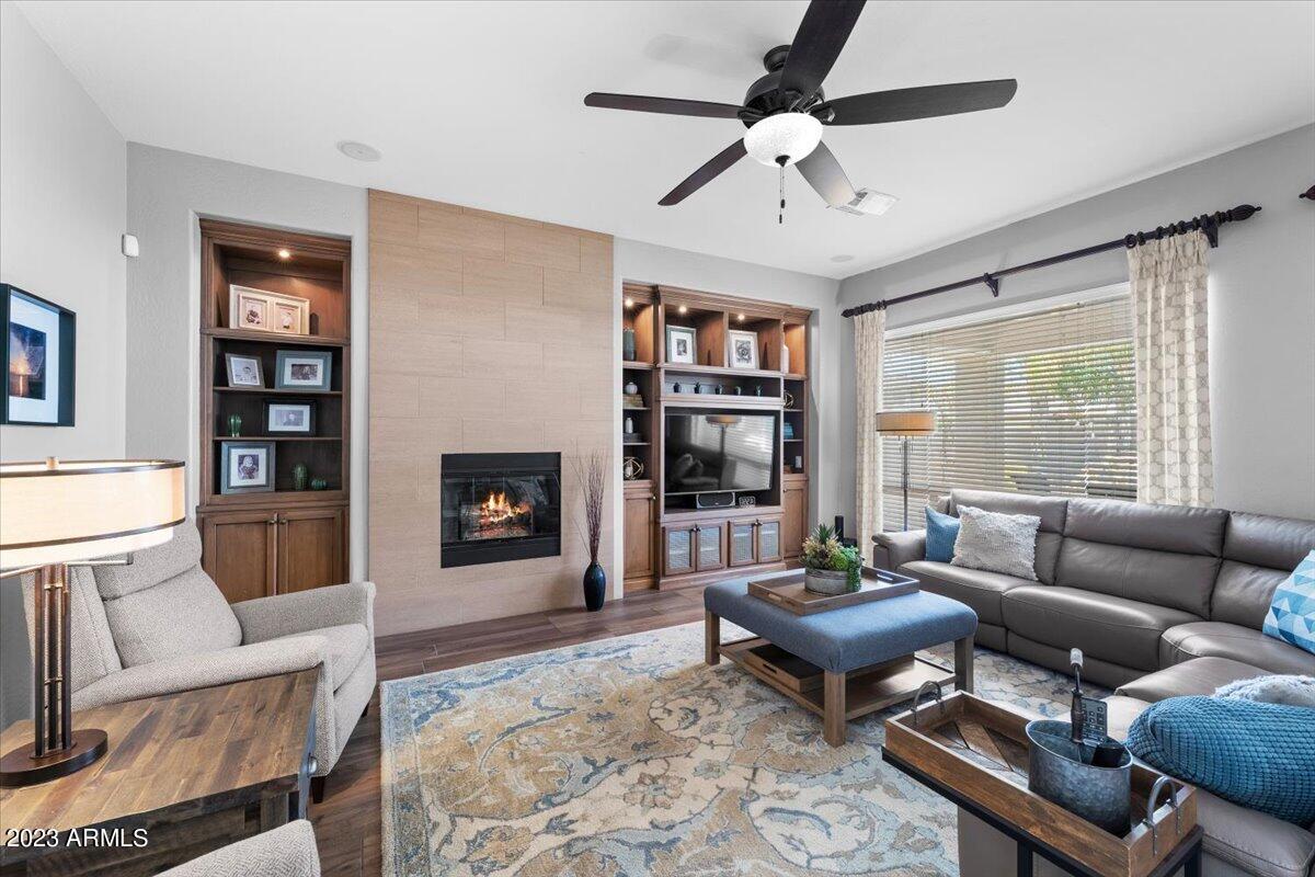 1342 E CANARY Drive