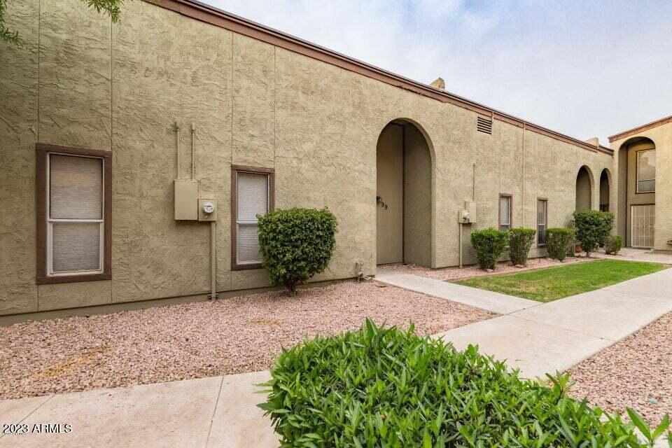 1051 S DOBSON Road Unit: 99