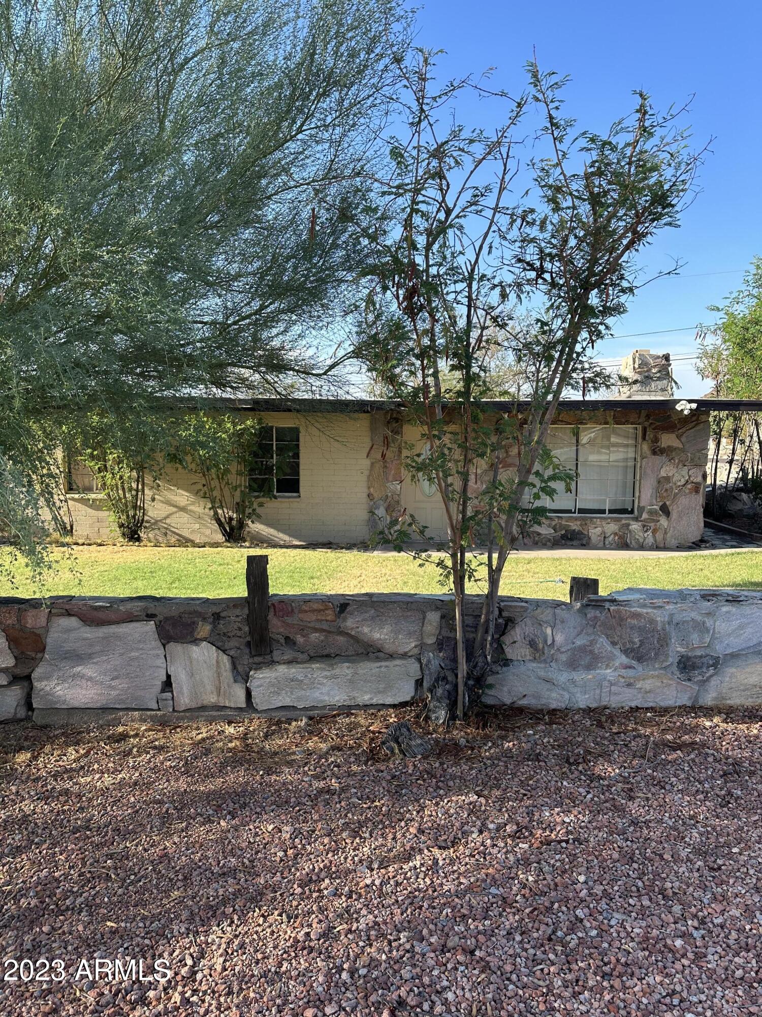 1446 E SUNNYSLOPE Lane