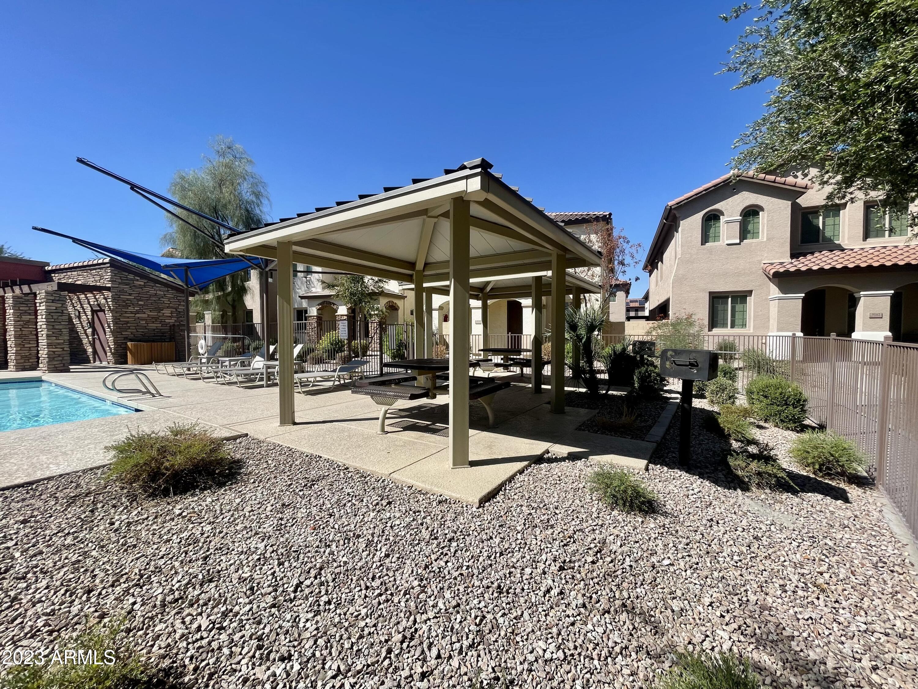 9252 W MEADOW Drive