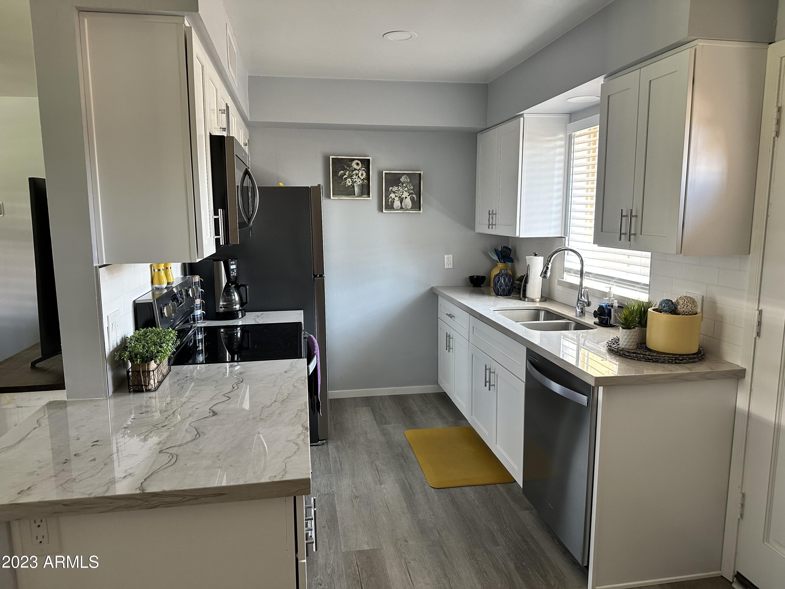 1320 E BETHANY HOME Road Unit: 5