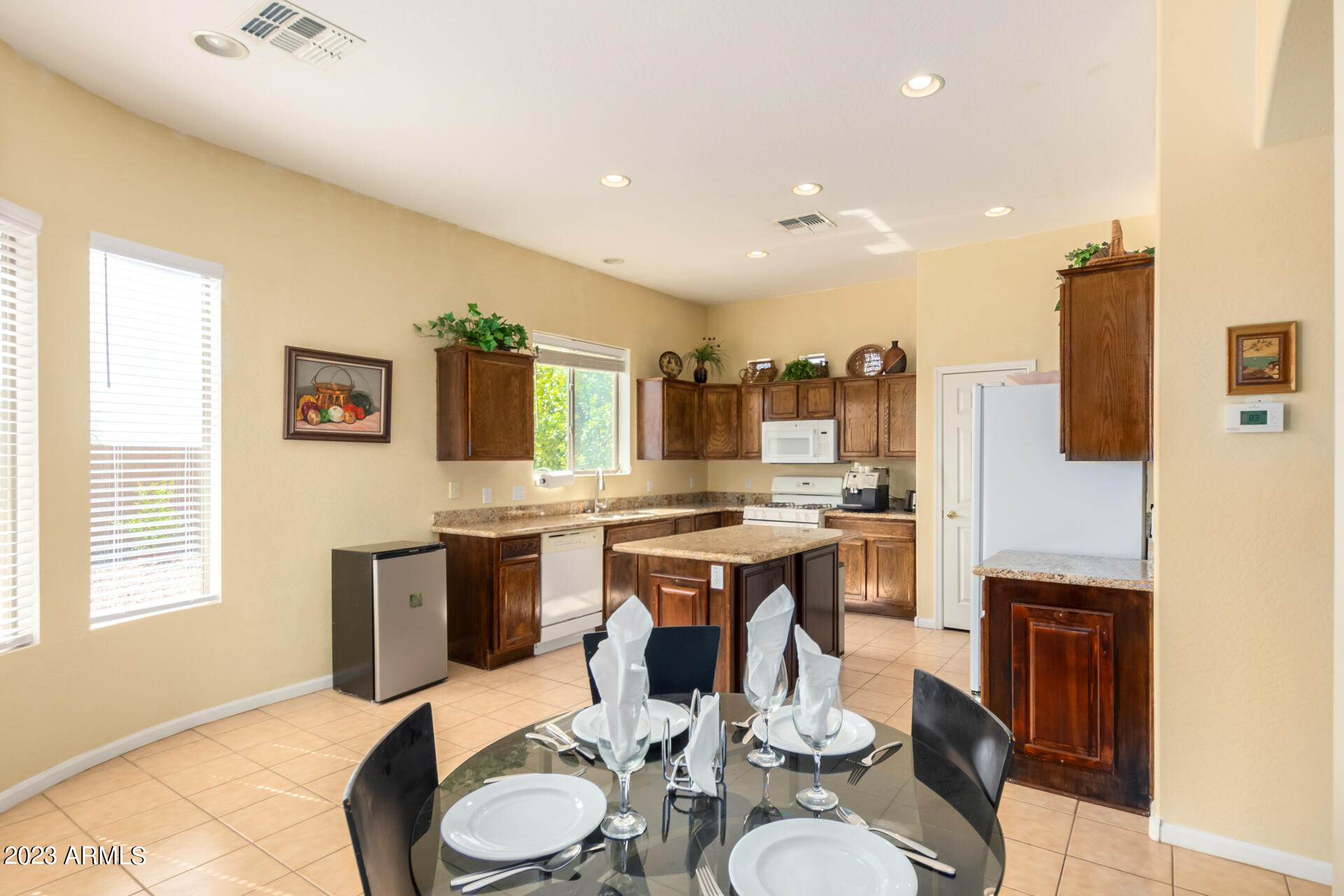 2221 W Apache Rain Road