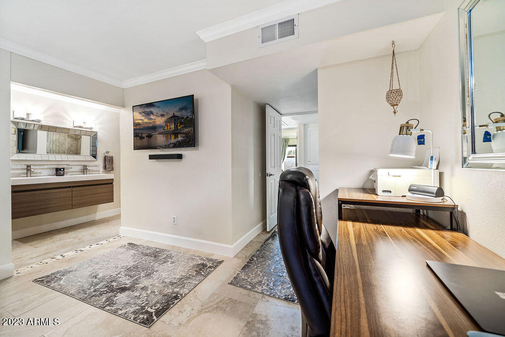 4950 N MILLER Road Unit: 120