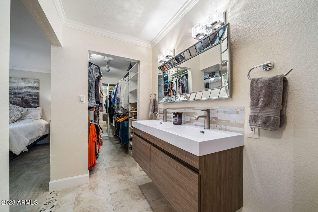 4950 N MILLER Road Unit: 120