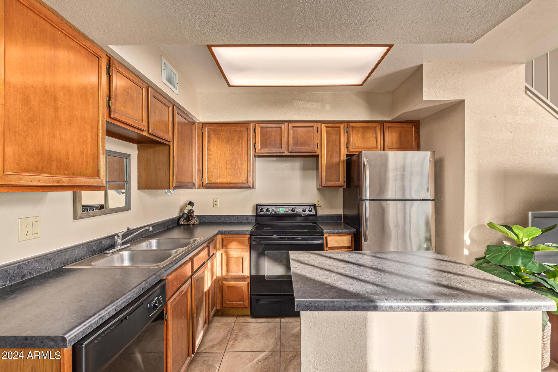 602 N MAY -- Unit: 4