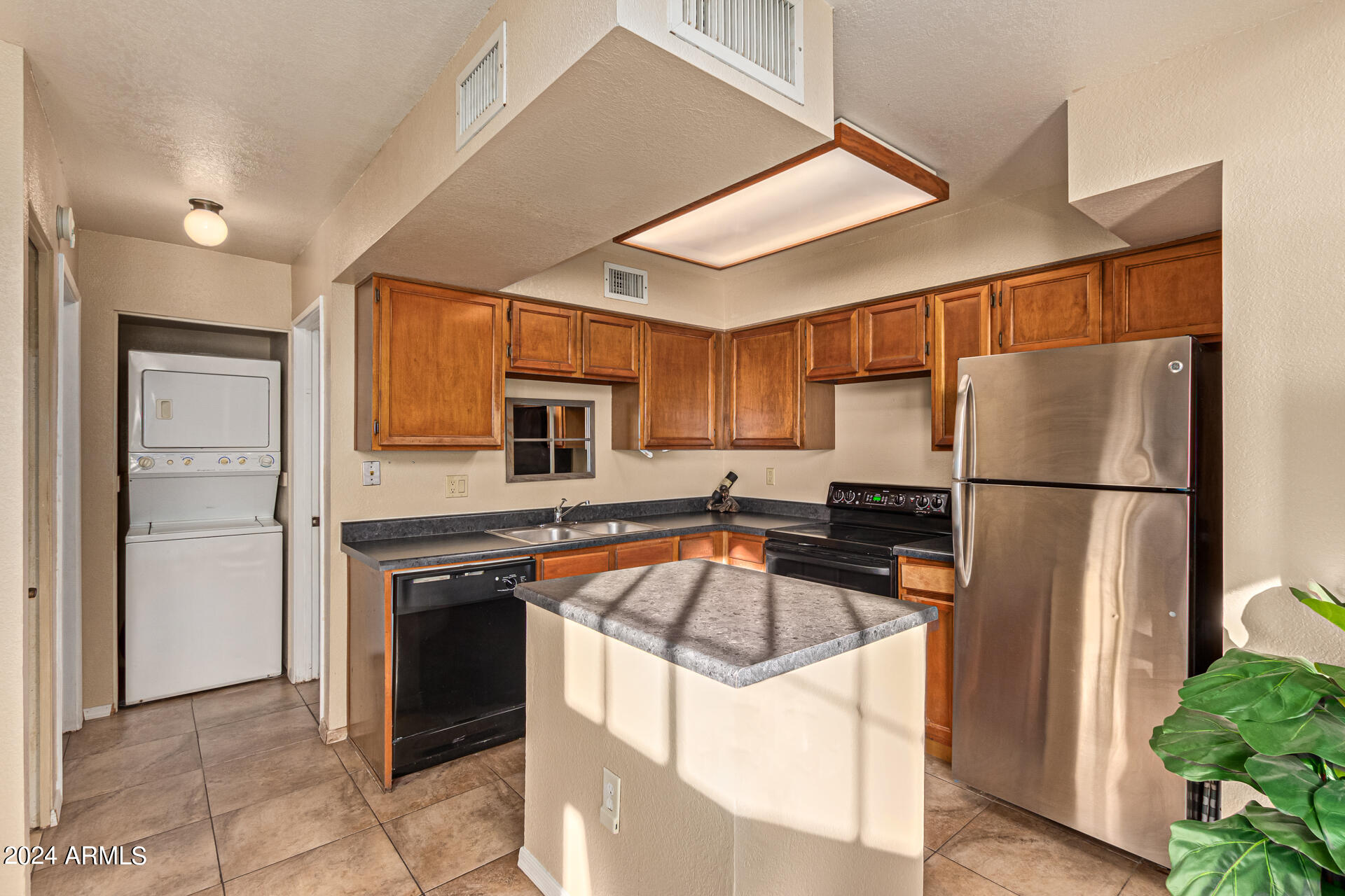 602 N MAY -- Unit: 4