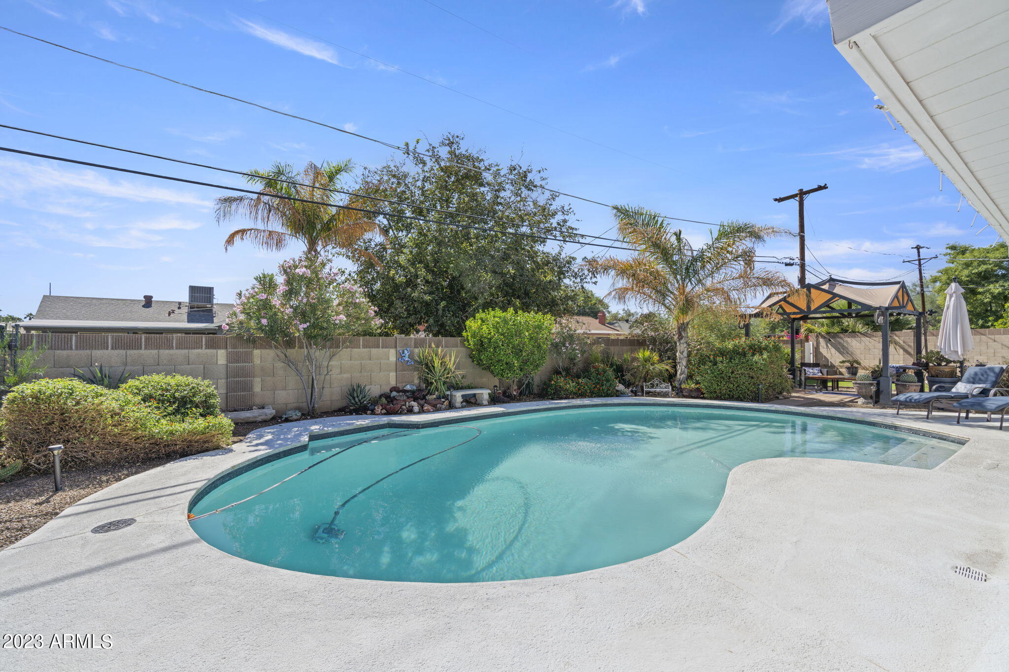 8423 E PALM Lane