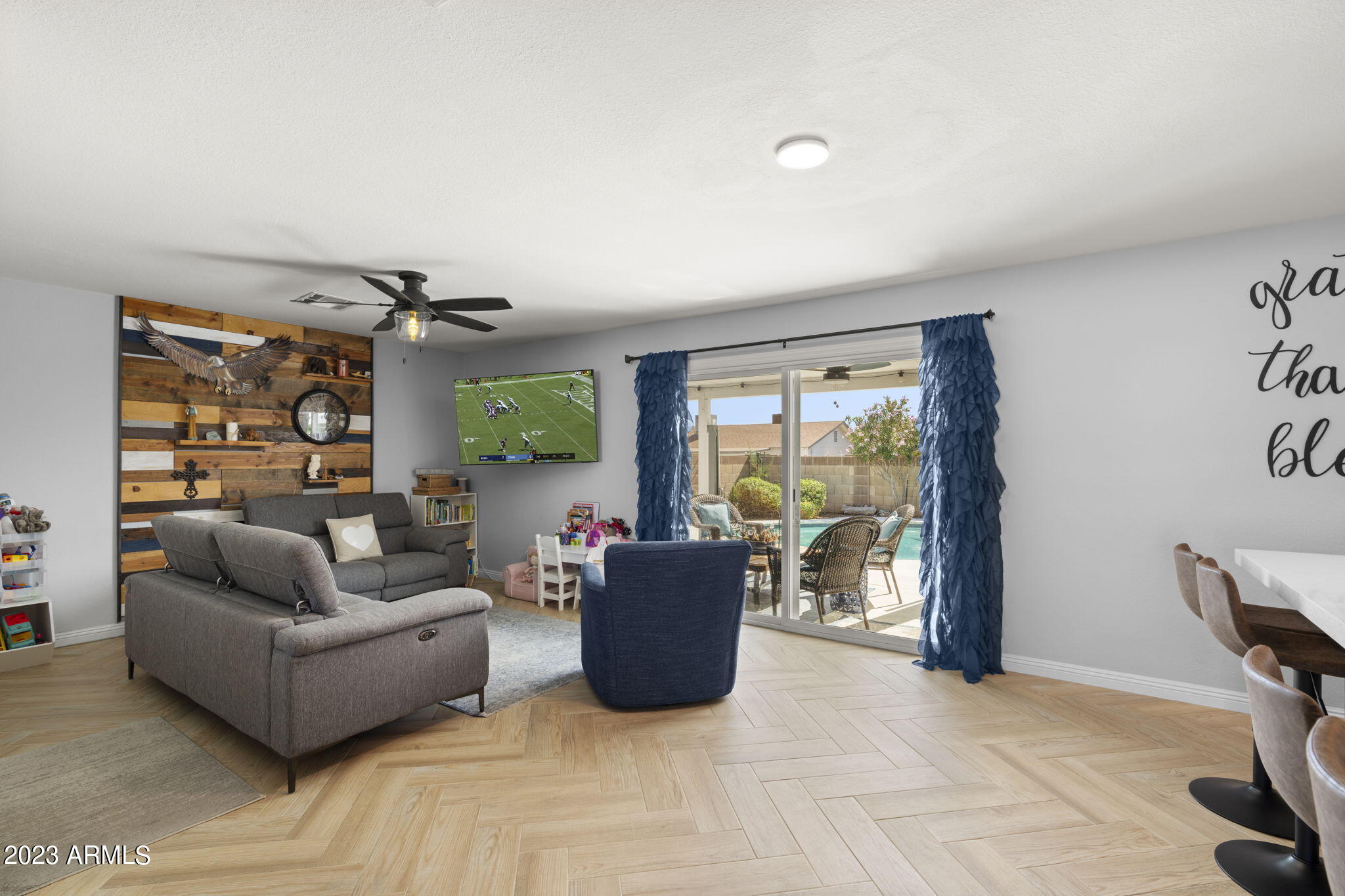8423 E PALM Lane