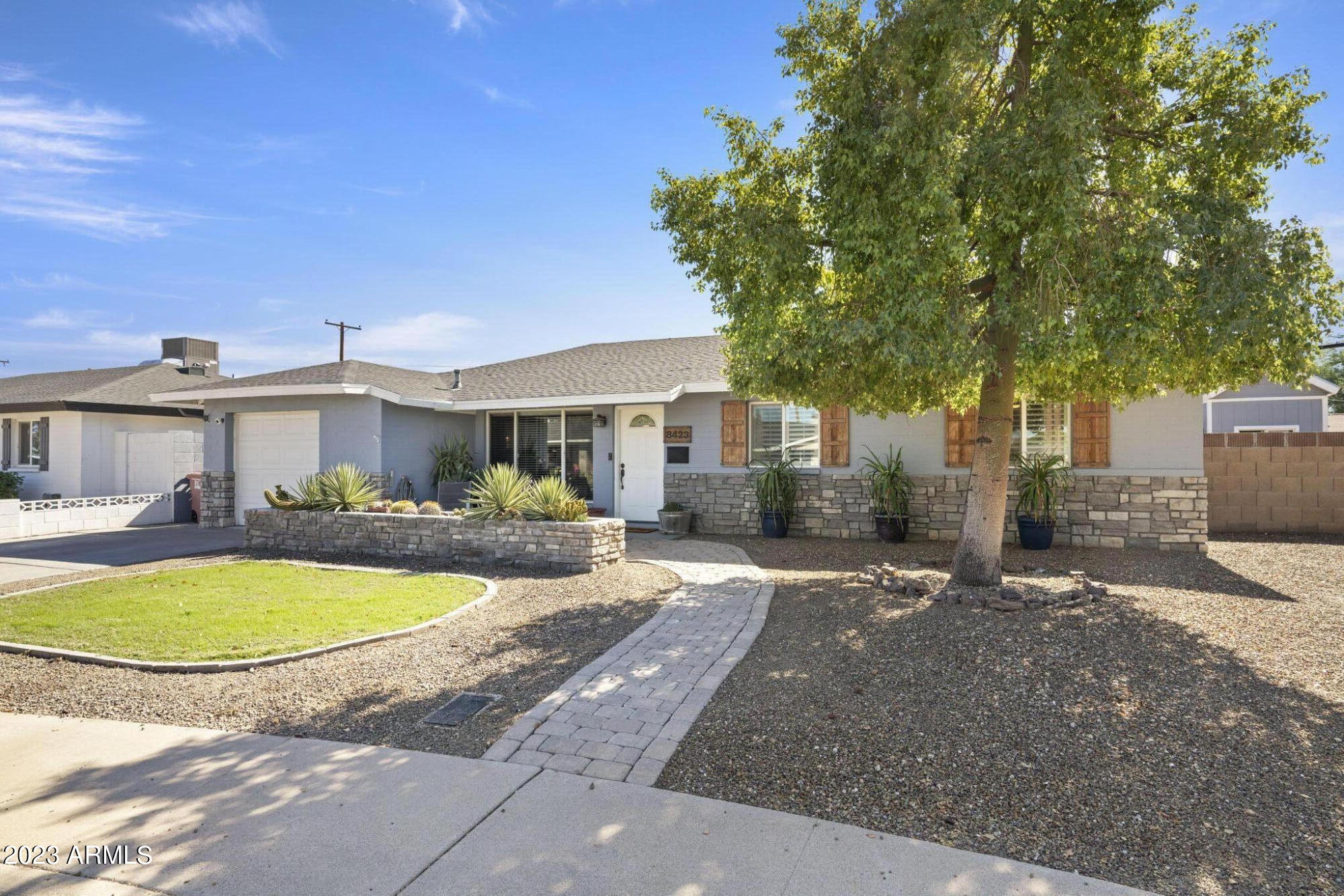 8423 E PALM Lane