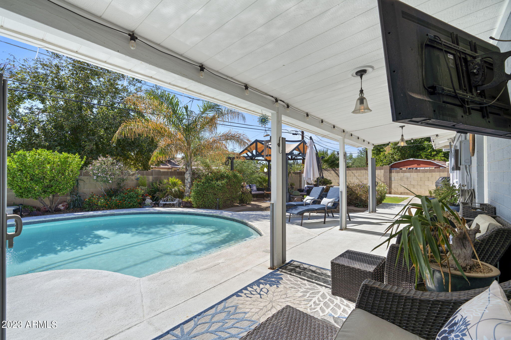 8423 E PALM Lane