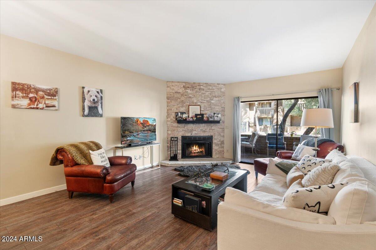 5330 N CENTRAL Avenue Unit: 11