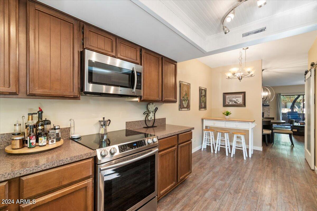 5330 N CENTRAL Avenue Unit: 11