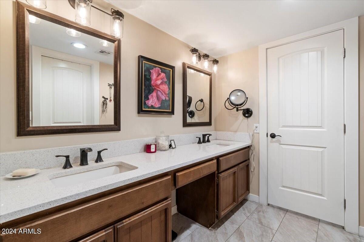5330 N CENTRAL Avenue Unit: 11