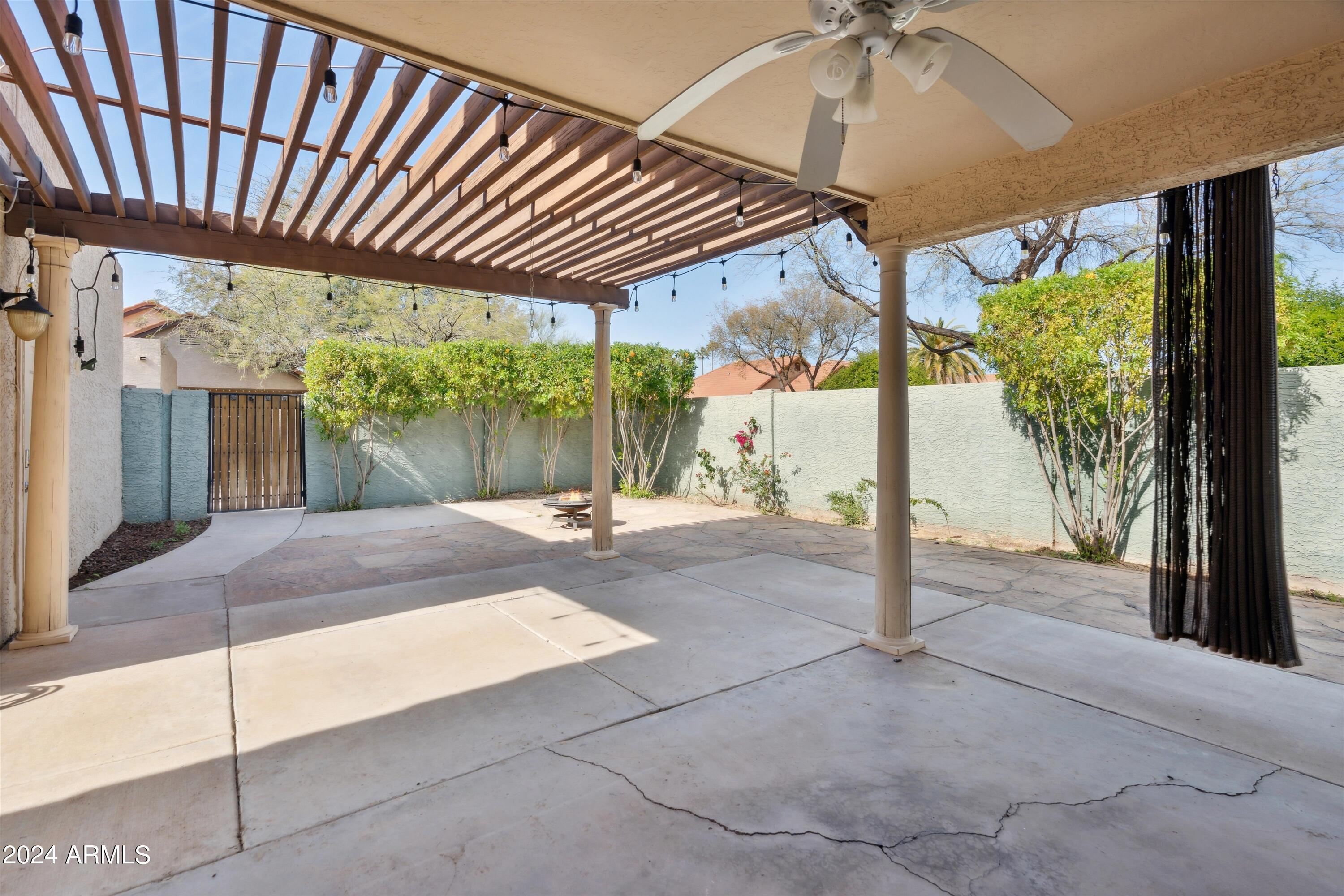 1920 E VELVET Drive