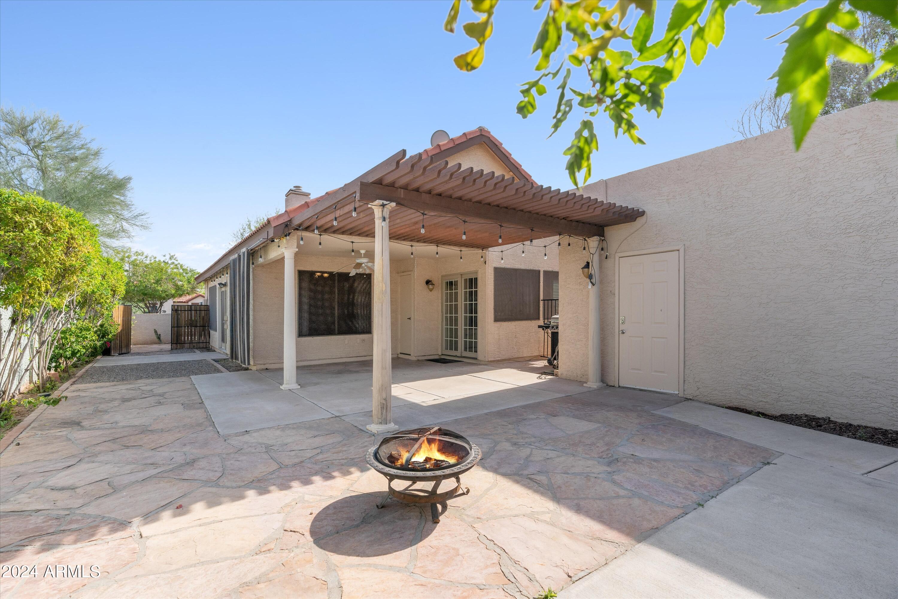 1920 E VELVET Drive