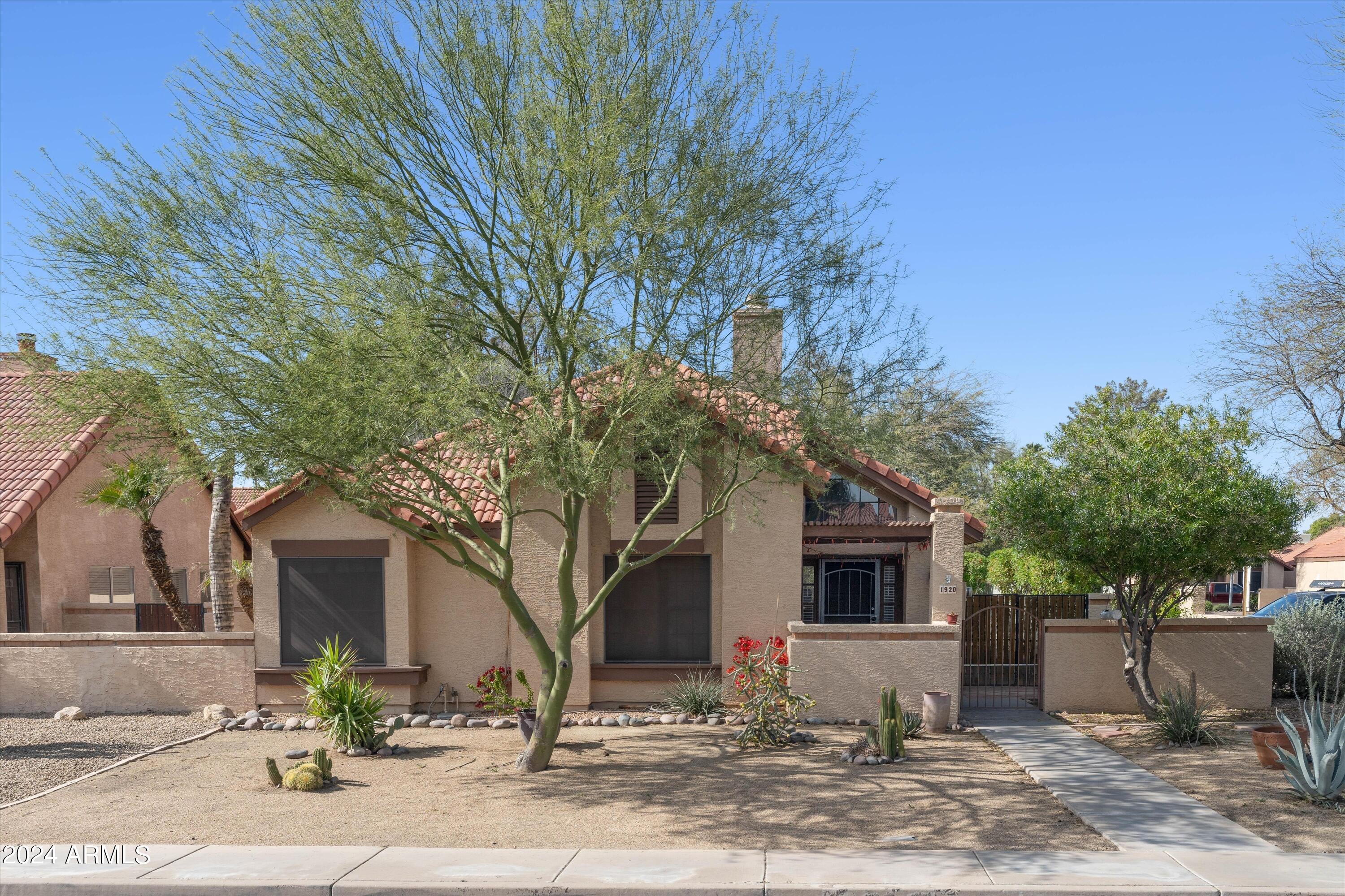 1920 E VELVET Drive