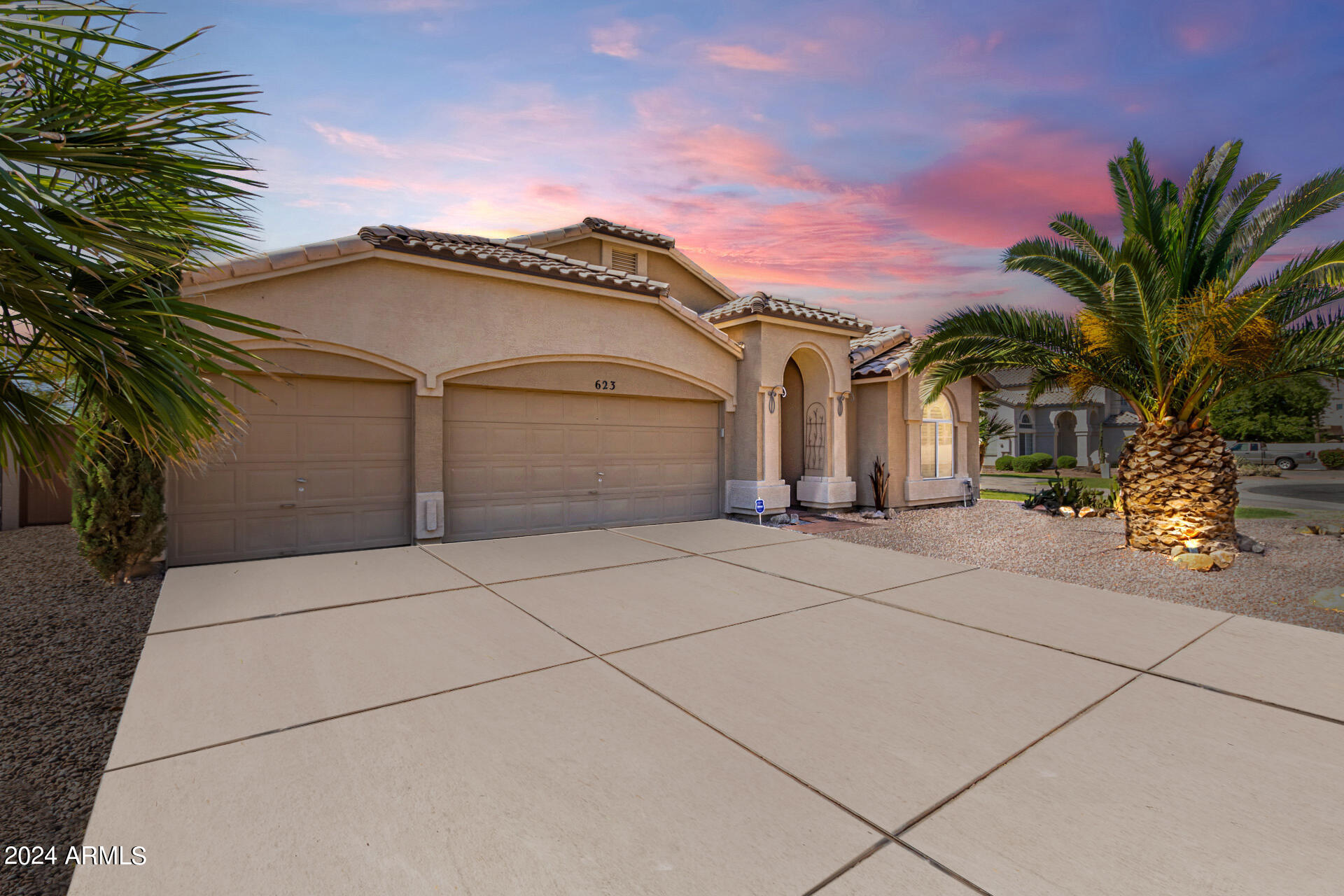 623 W AMOROSO Drive