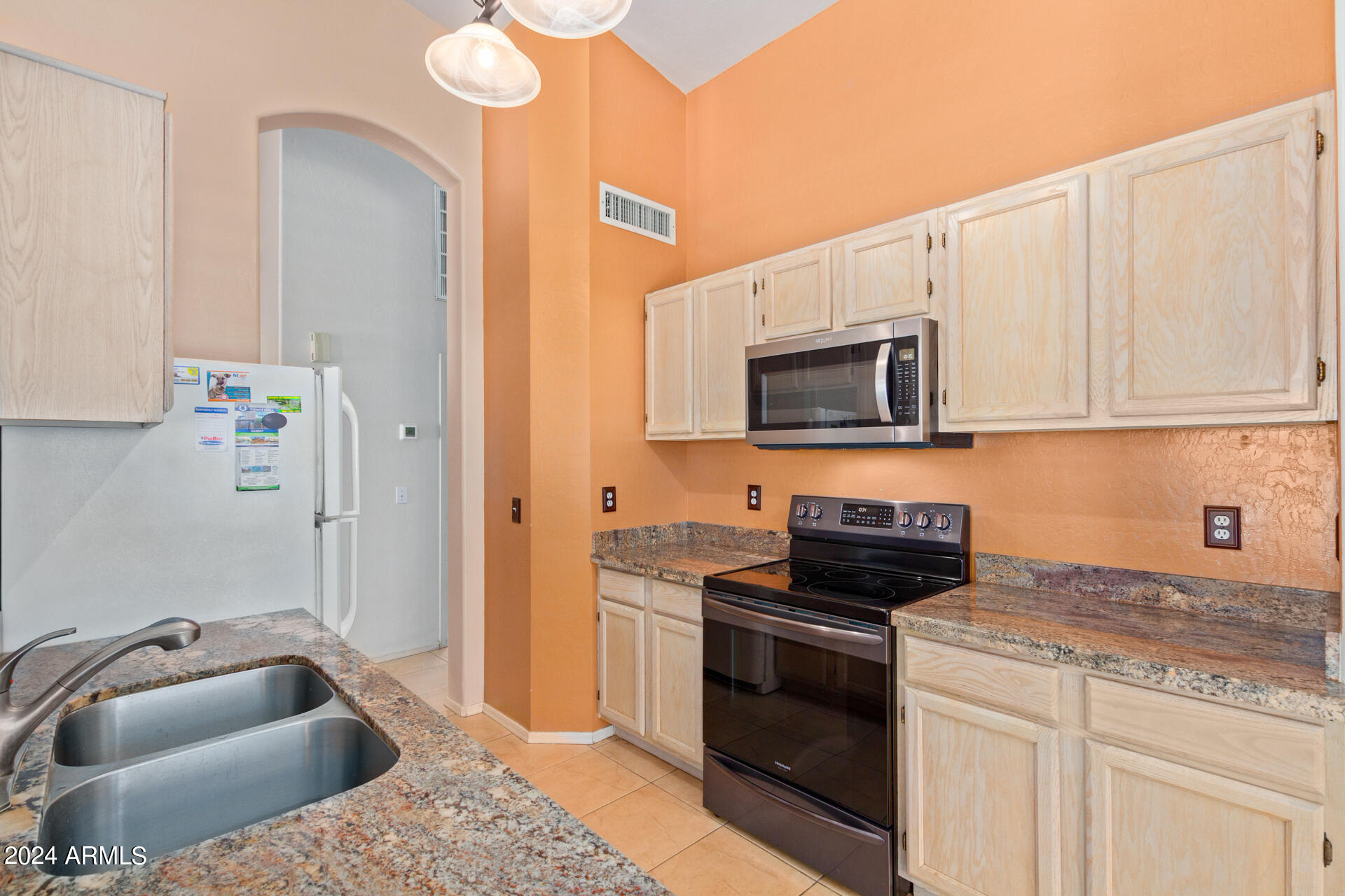 623 W AMOROSO Drive