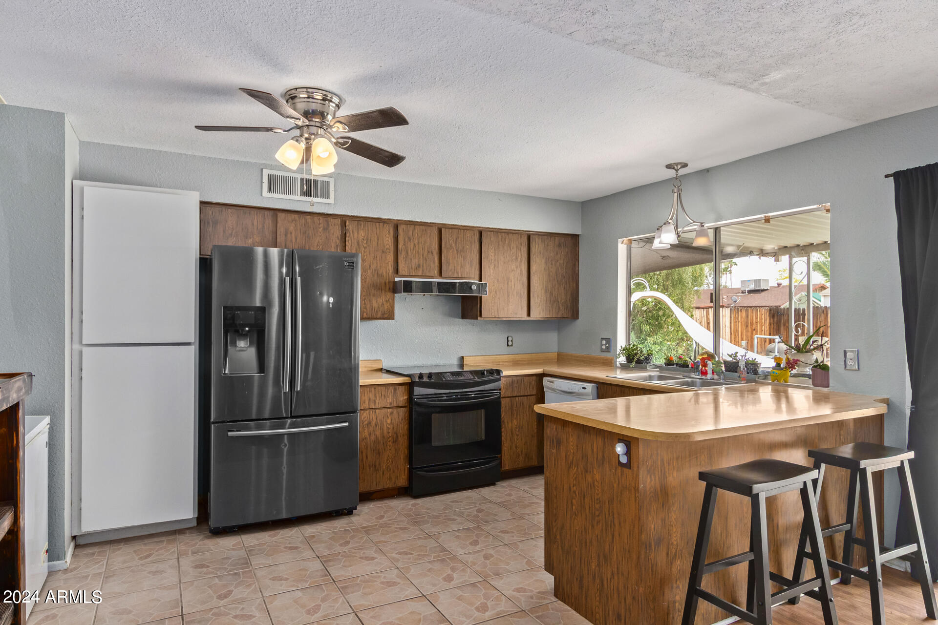907 W LIBRA Drive