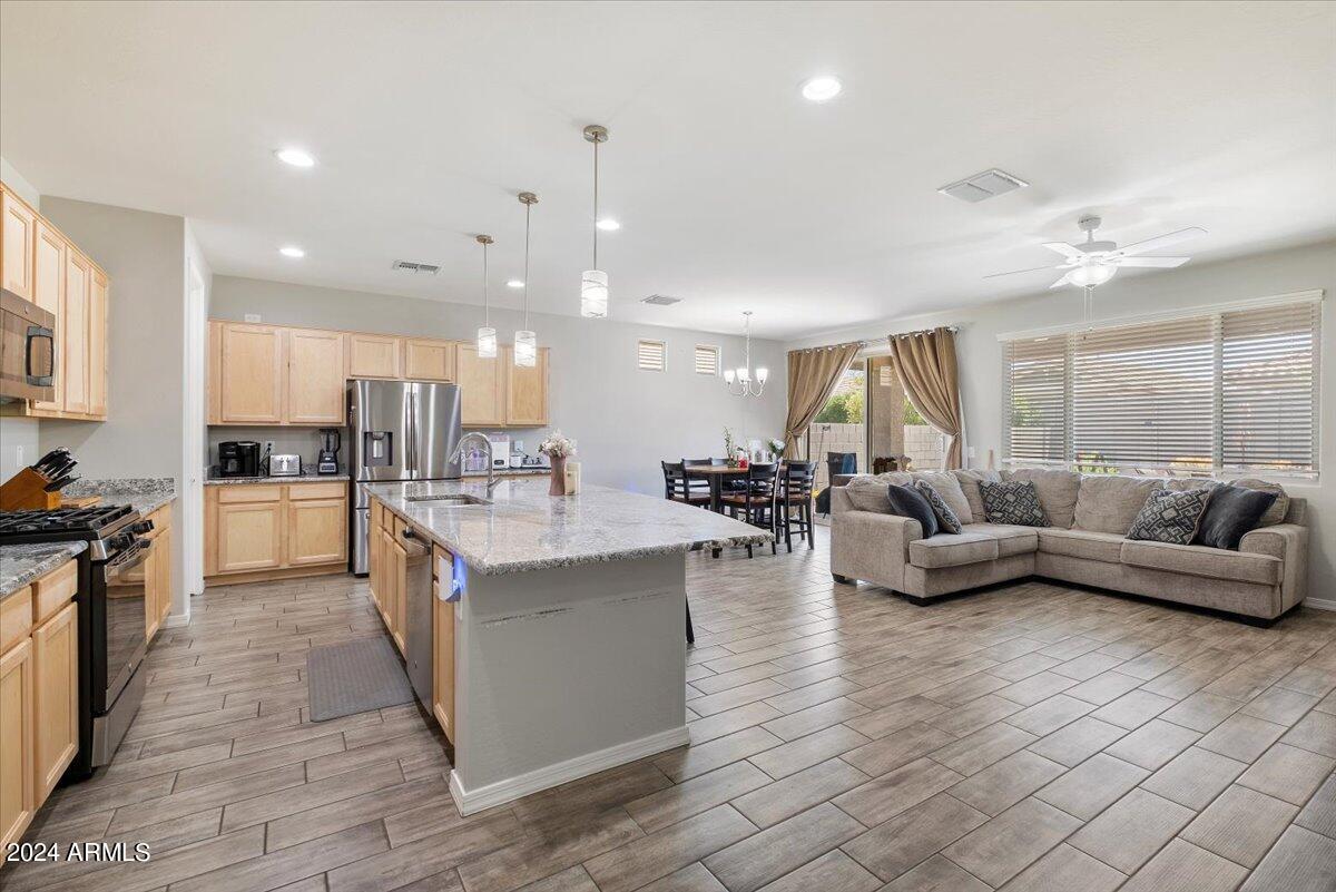 2889 W RAINBOW Drive