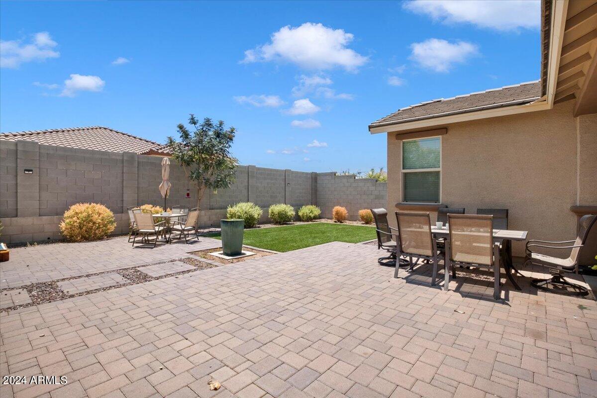 2889 W RAINBOW Drive