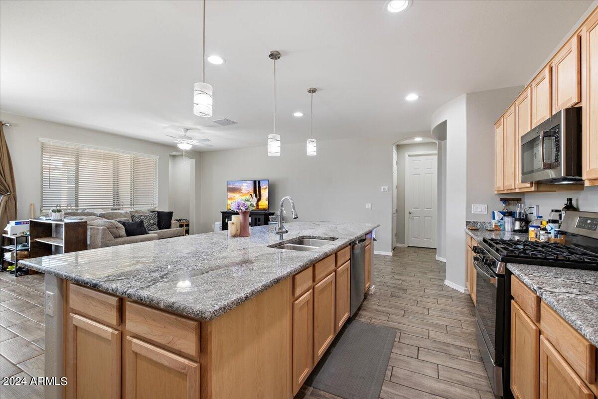 2889 W RAINBOW Drive