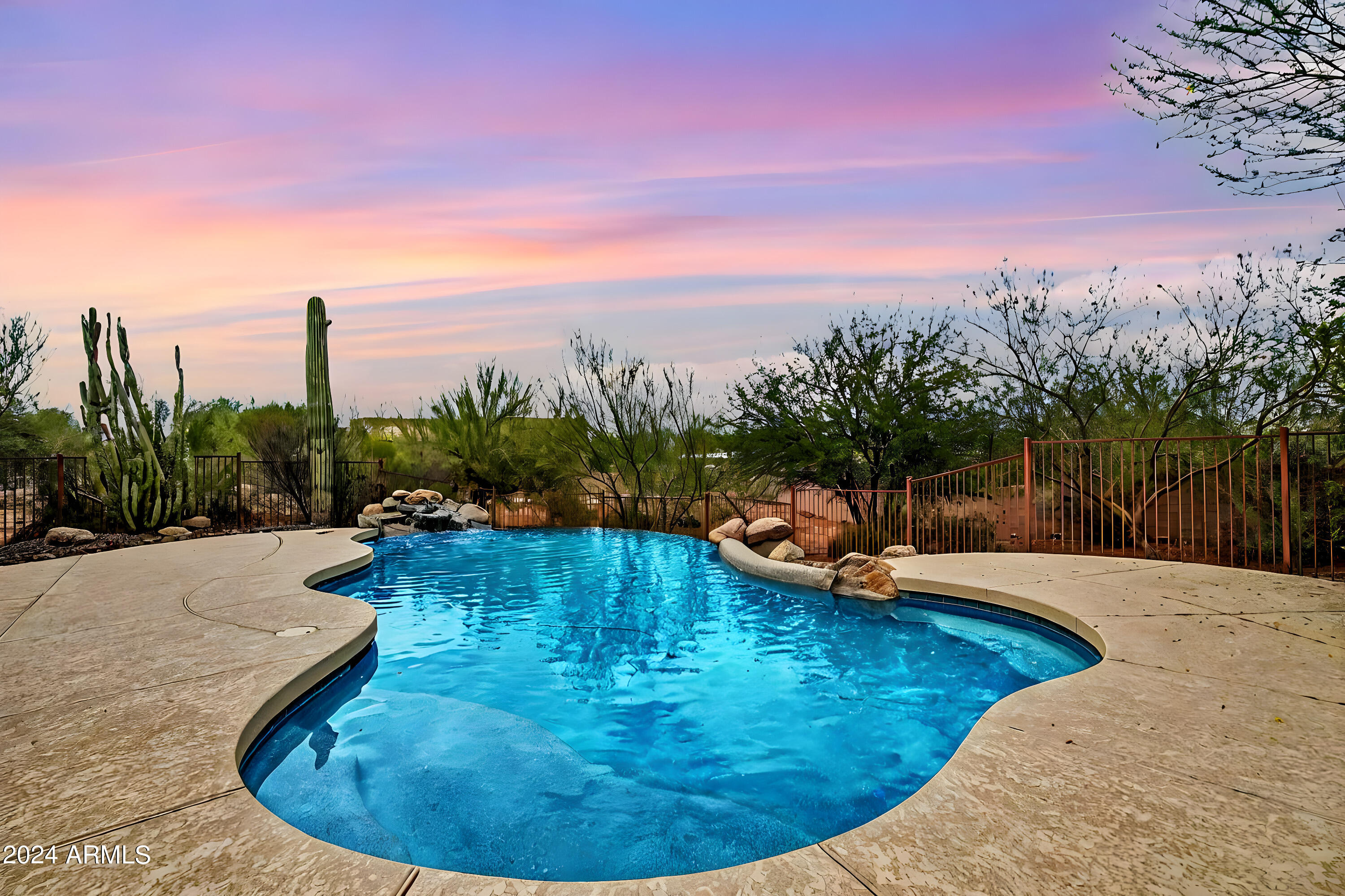 120 W ROCK VIEW Road
