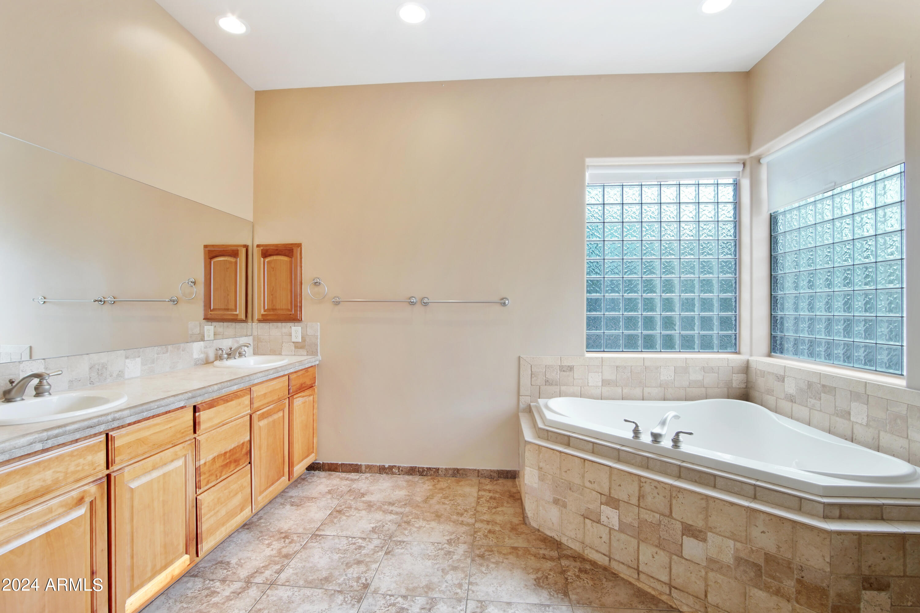120 W ROCK VIEW Road