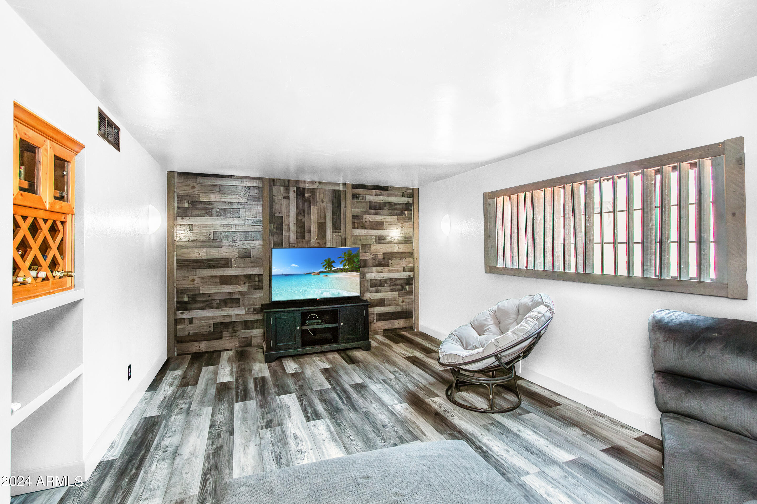 1118 E KRISTAL Way