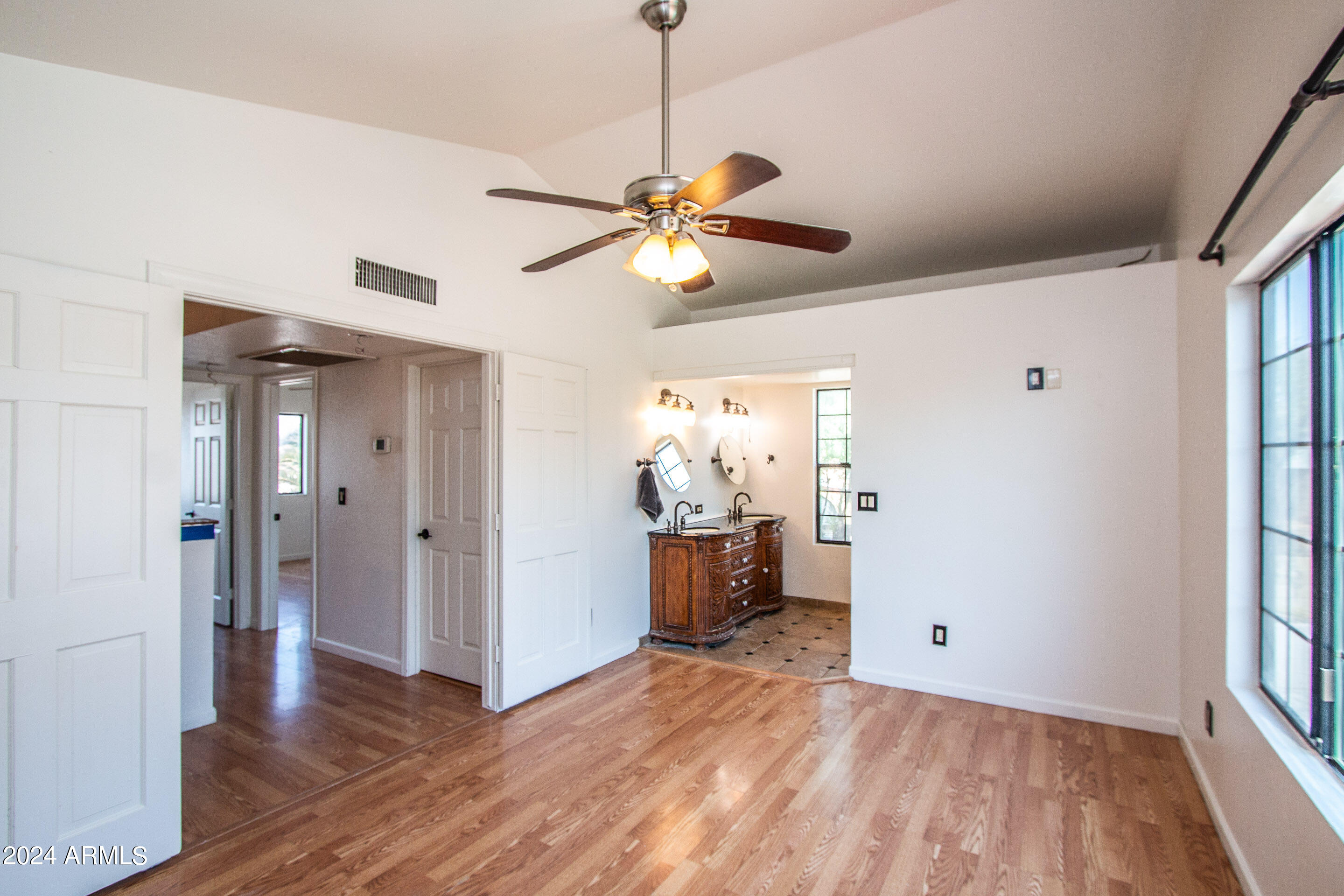 1118 E KRISTAL Way