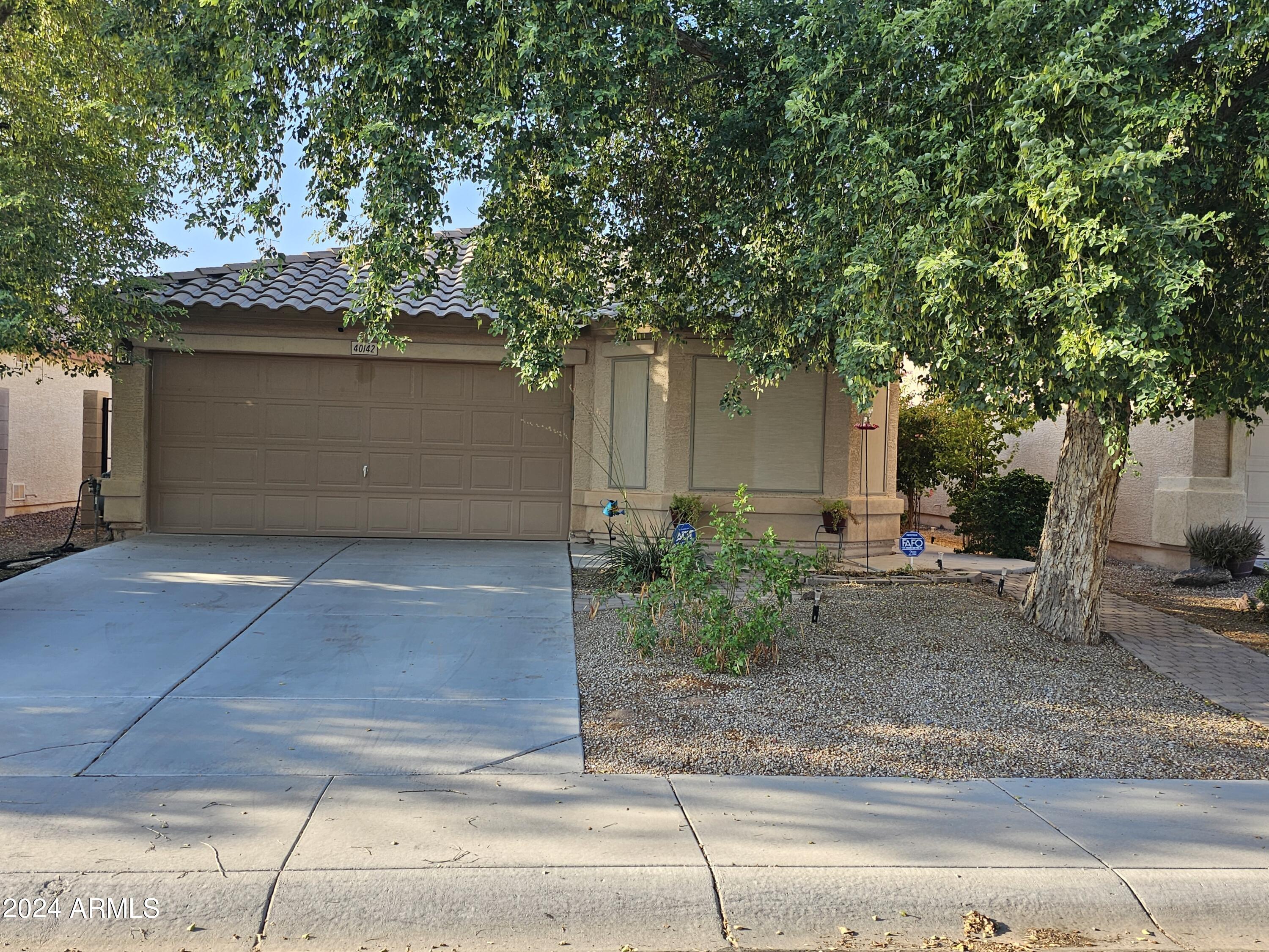 40142 W THORNBERRY Lane