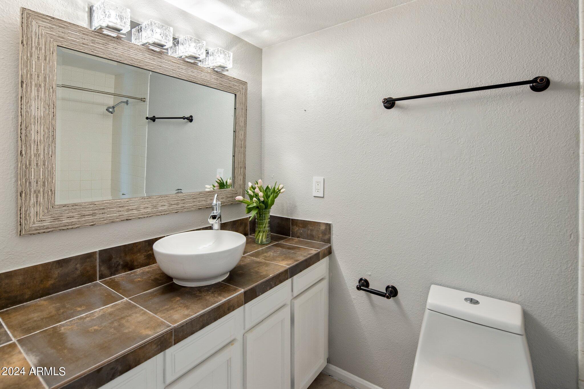 8225 N CENTRAL Avenue # 40