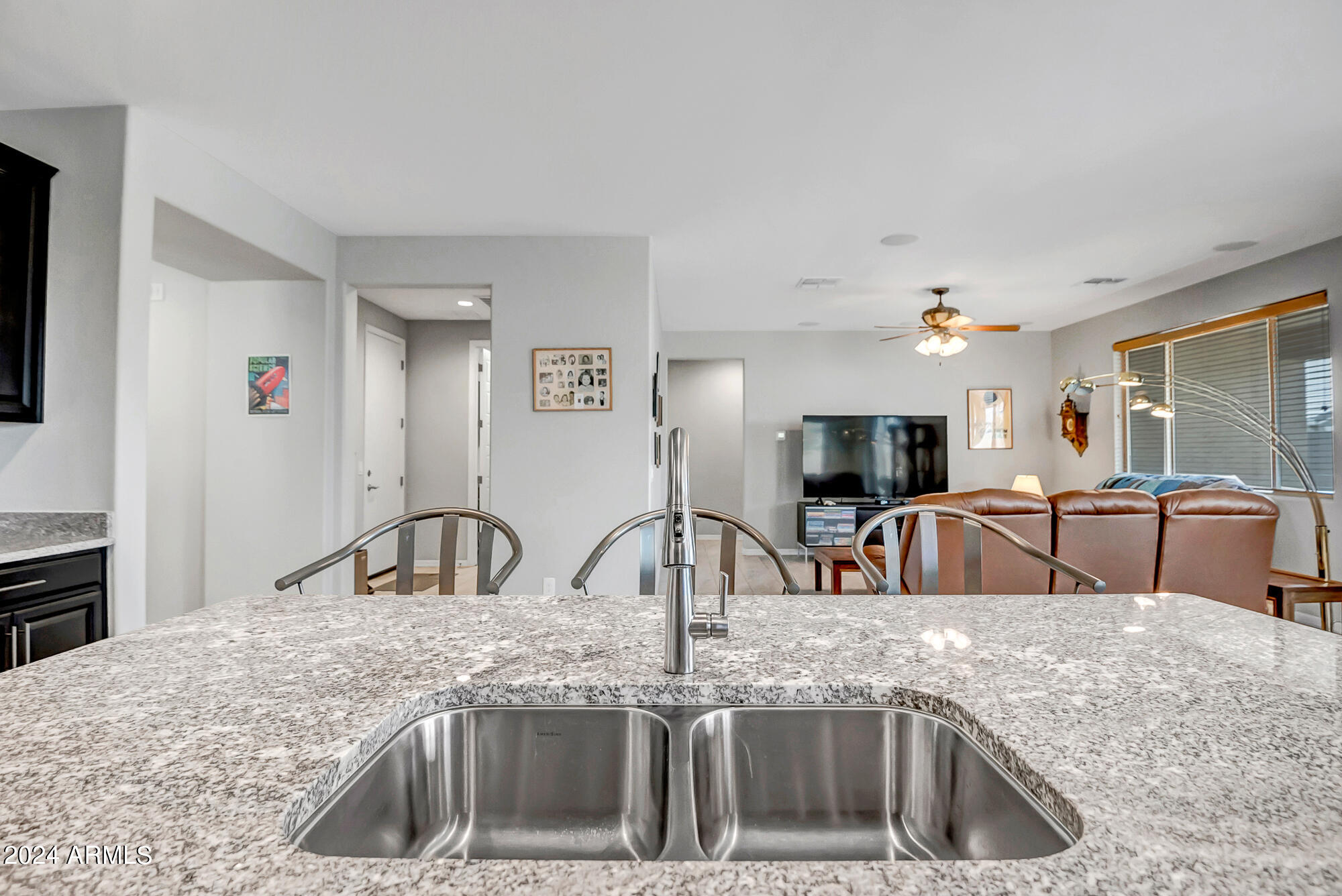 16087 W DESERT HILLS Drive