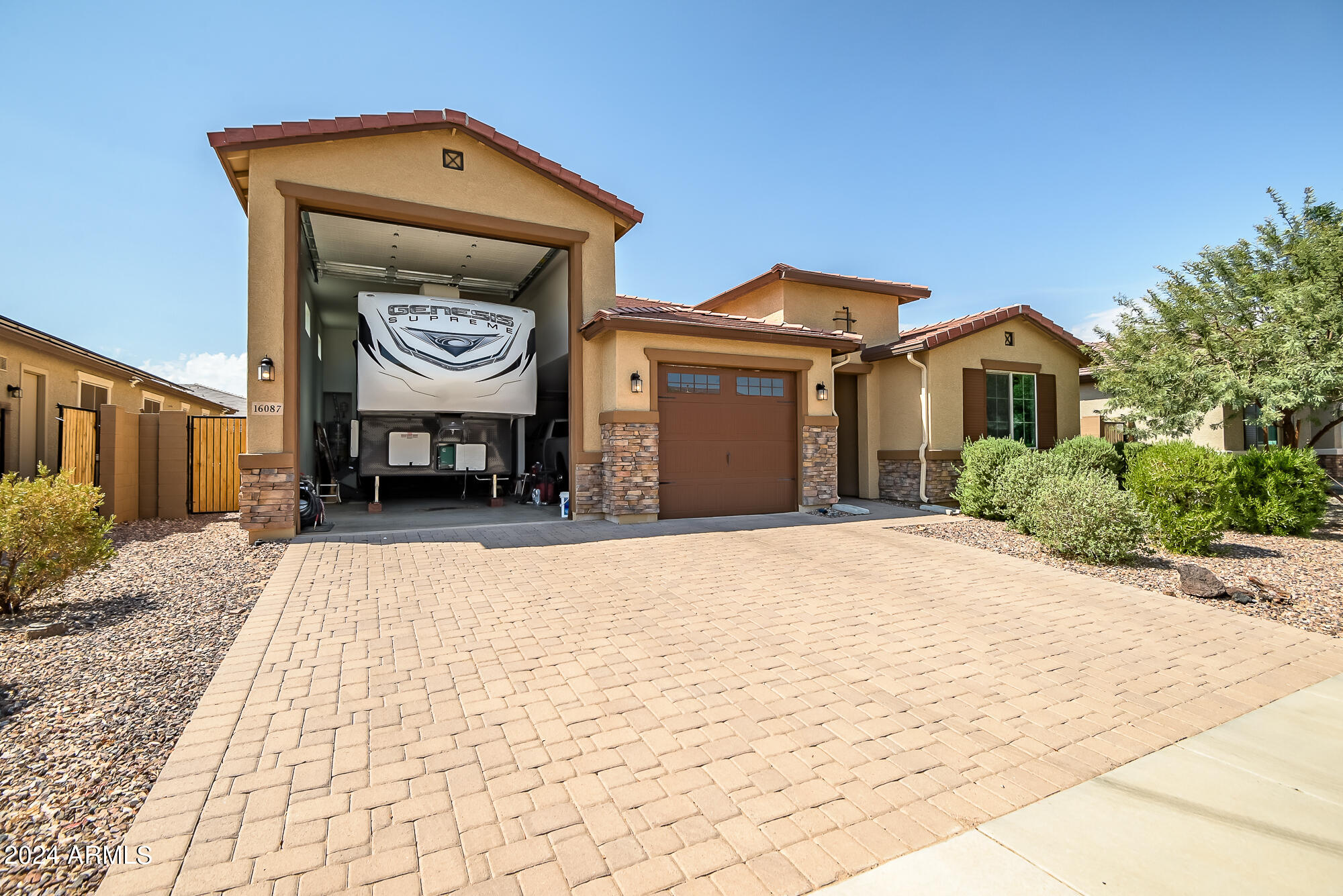 16087 W DESERT HILLS Drive