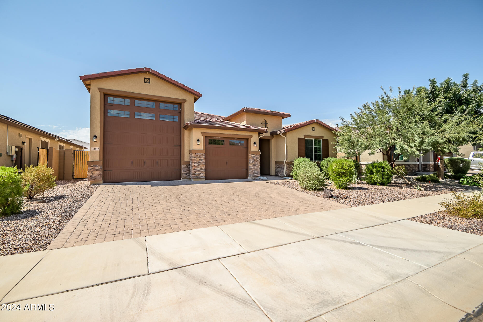 16087 W DESERT HILLS Drive