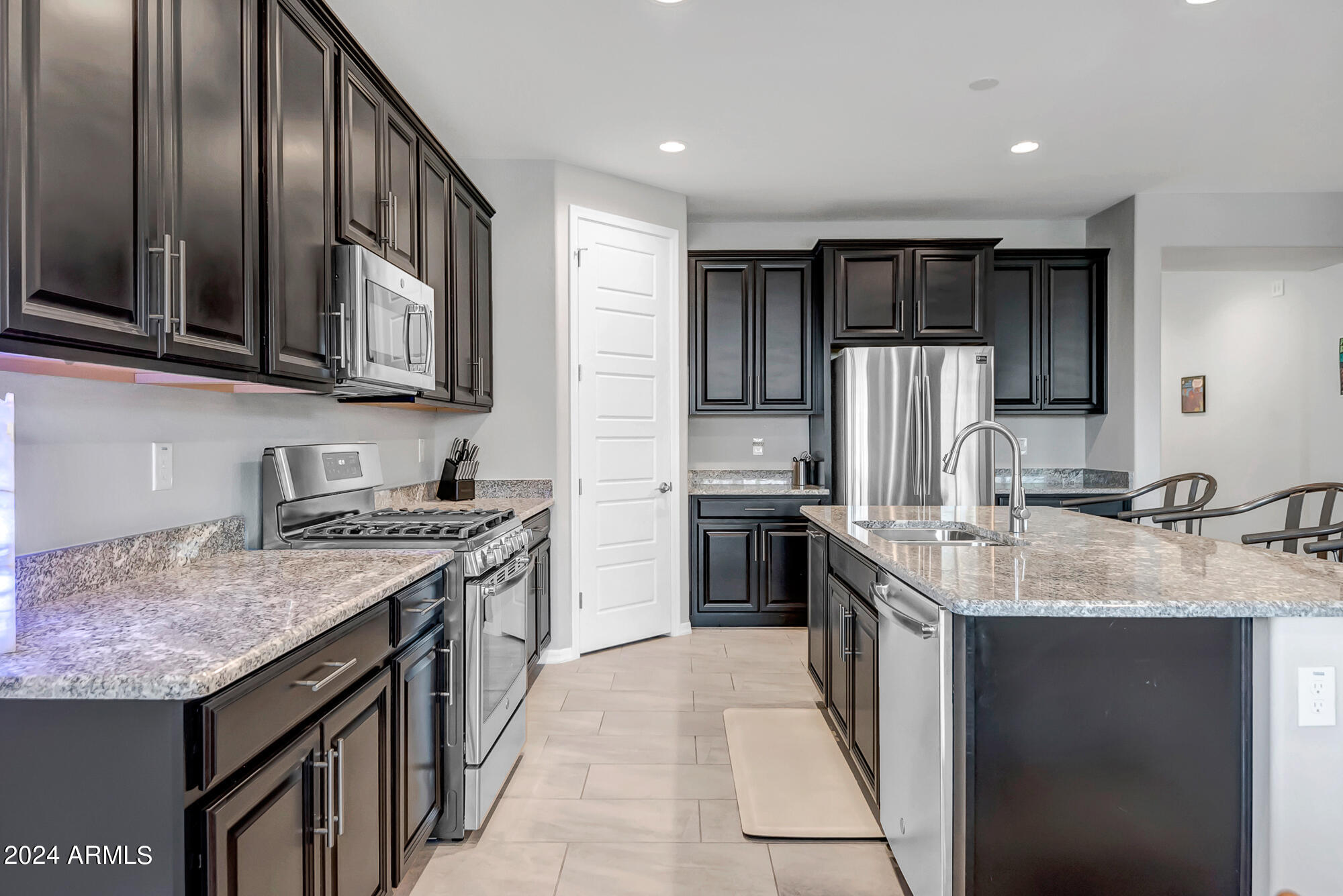 16087 W DESERT HILLS Drive