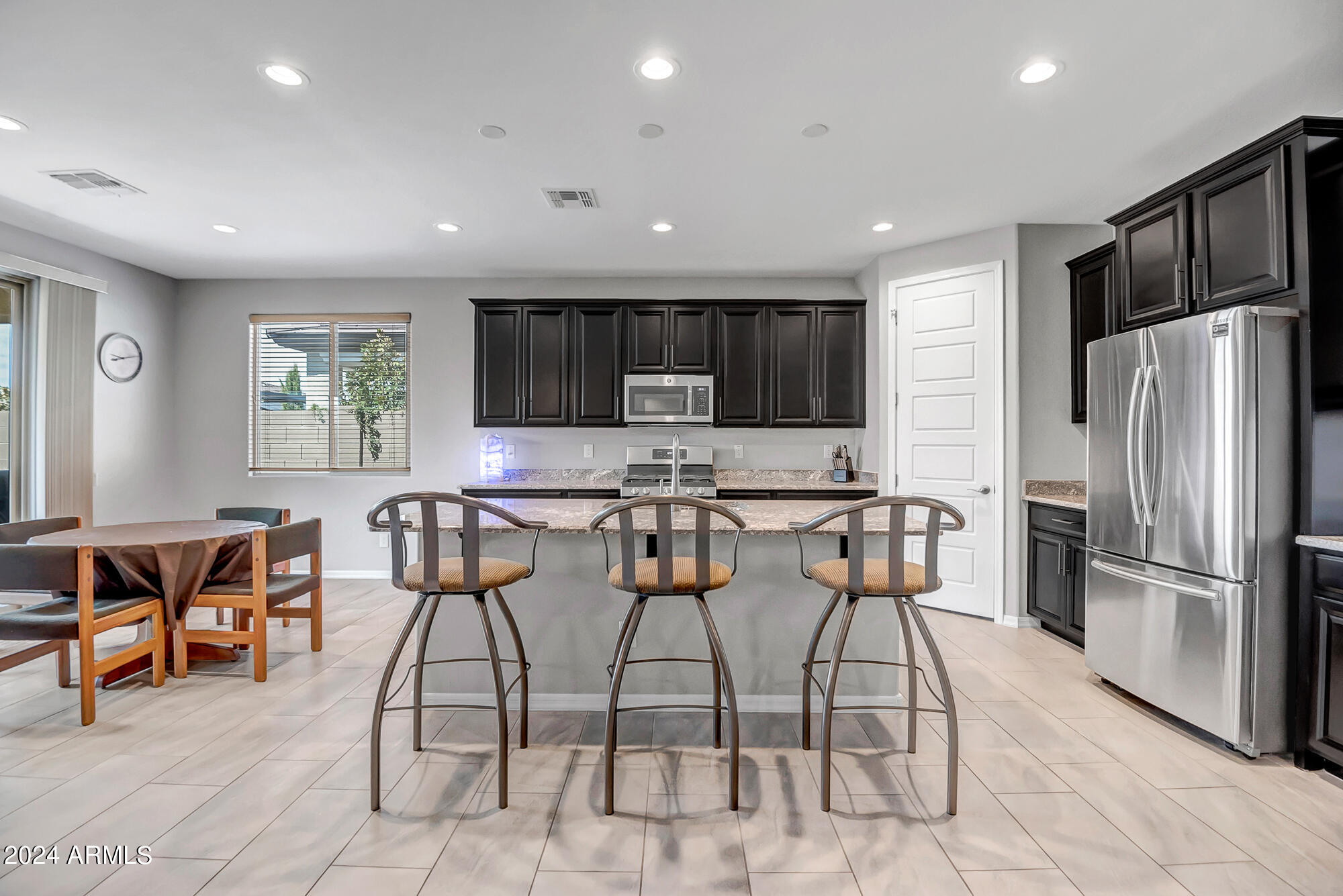 16087 W DESERT HILLS Drive