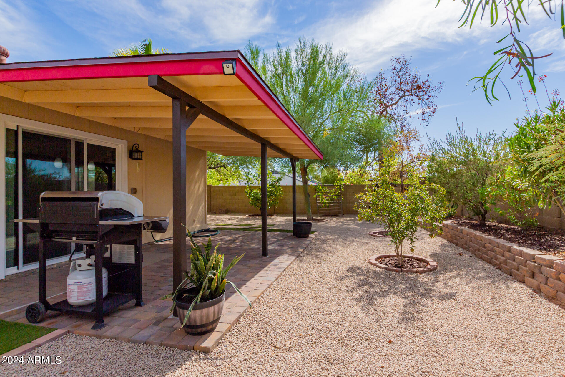 3226 W MOHAWK Lane