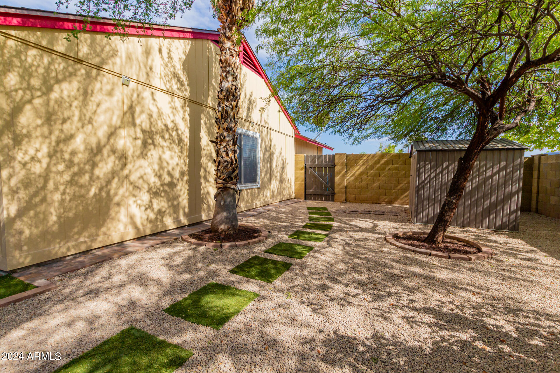 3226 W MOHAWK Lane